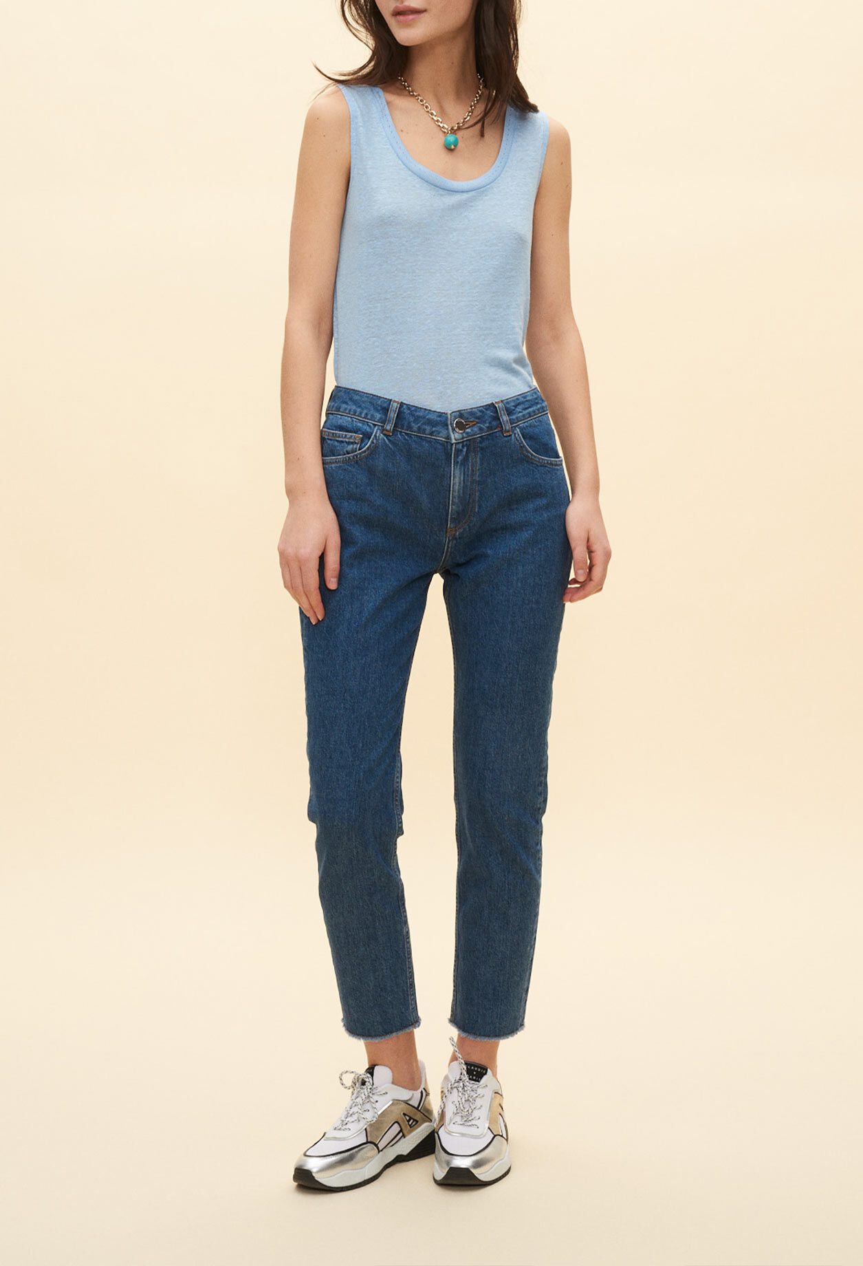 Sleeveless cropped top