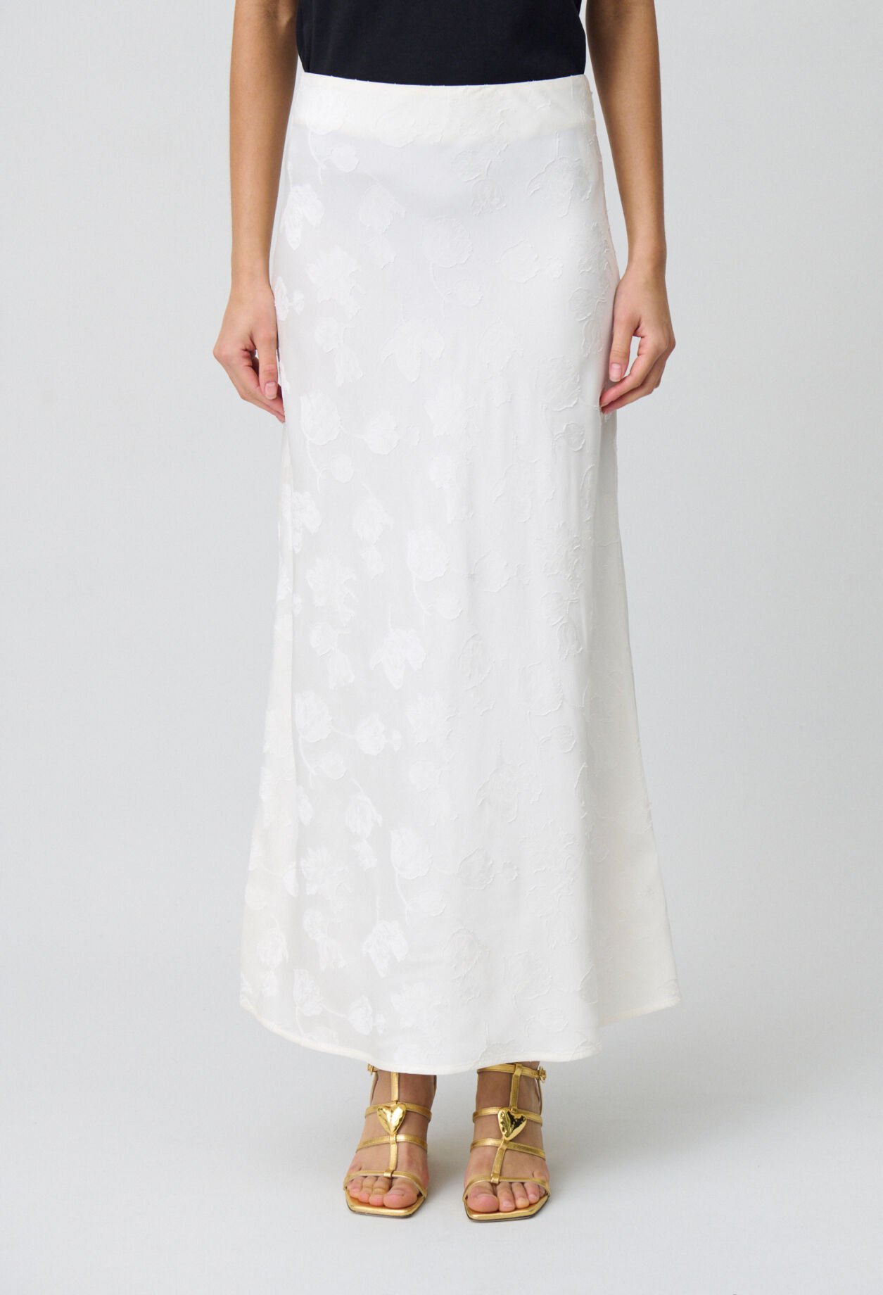 Mid-length flowy satin skirt