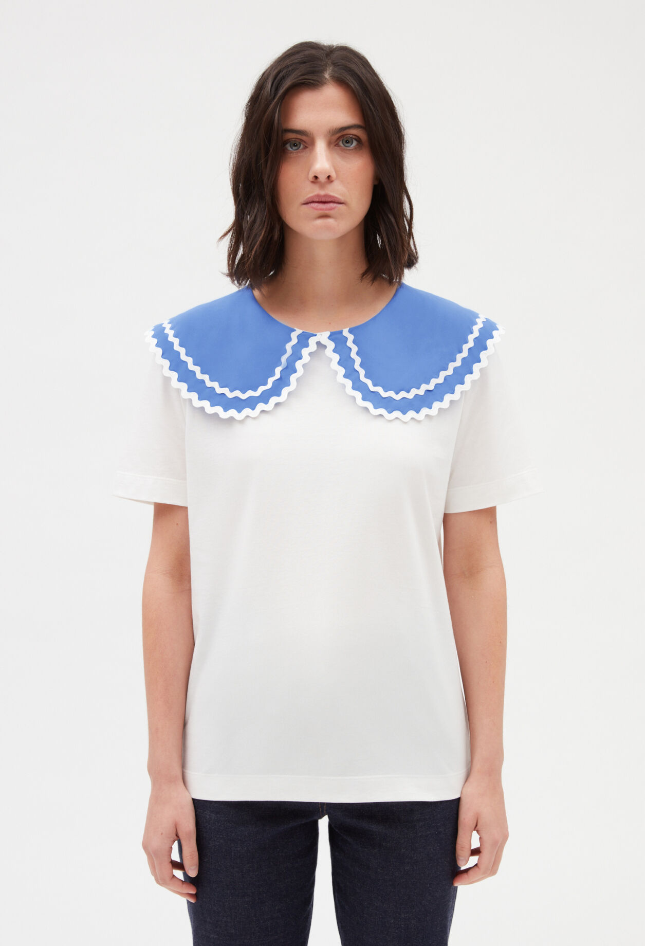Ecru T-shirt with Peter Pan collar