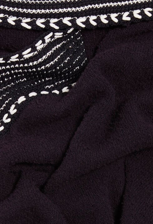 Short navy knit skirt