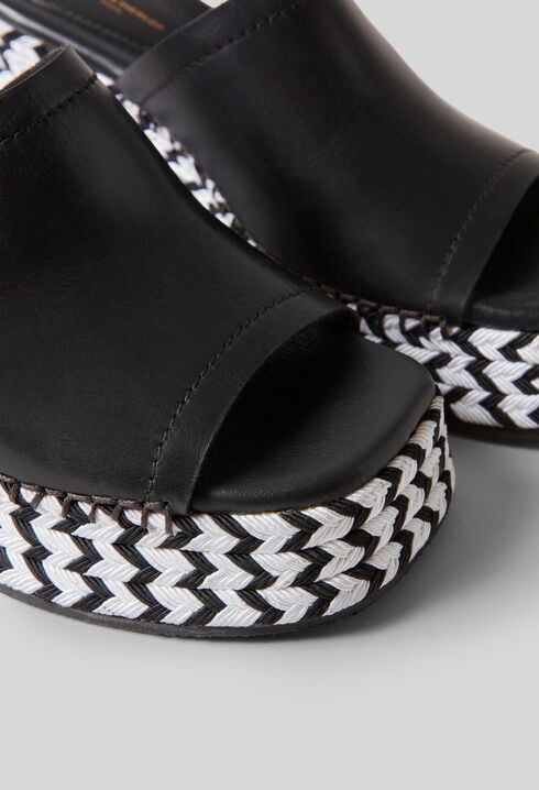 Two-tone woven raffia mules