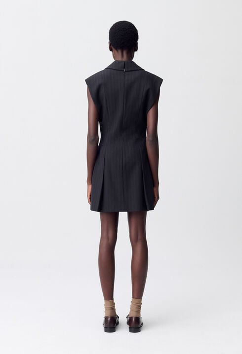 Short fitted pleated dress