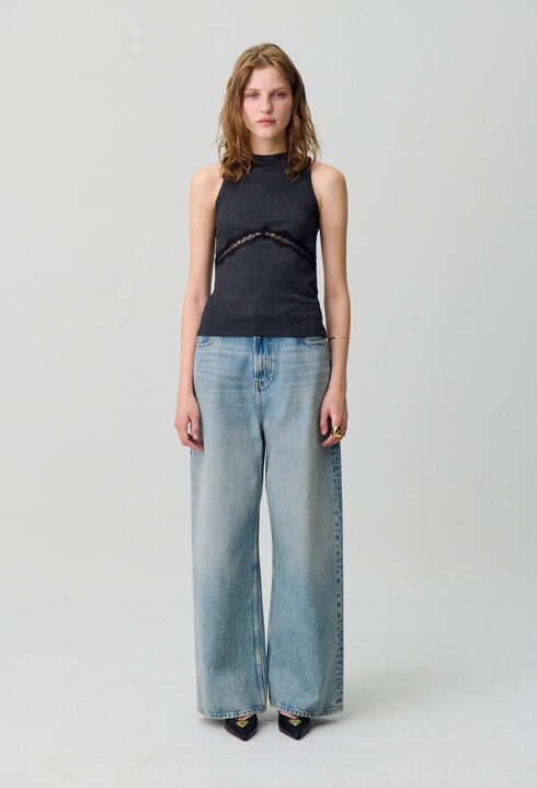 Sleeveless lace T-shirt