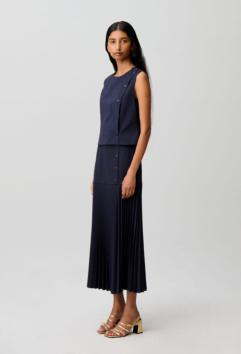 Fitted sleeveless top