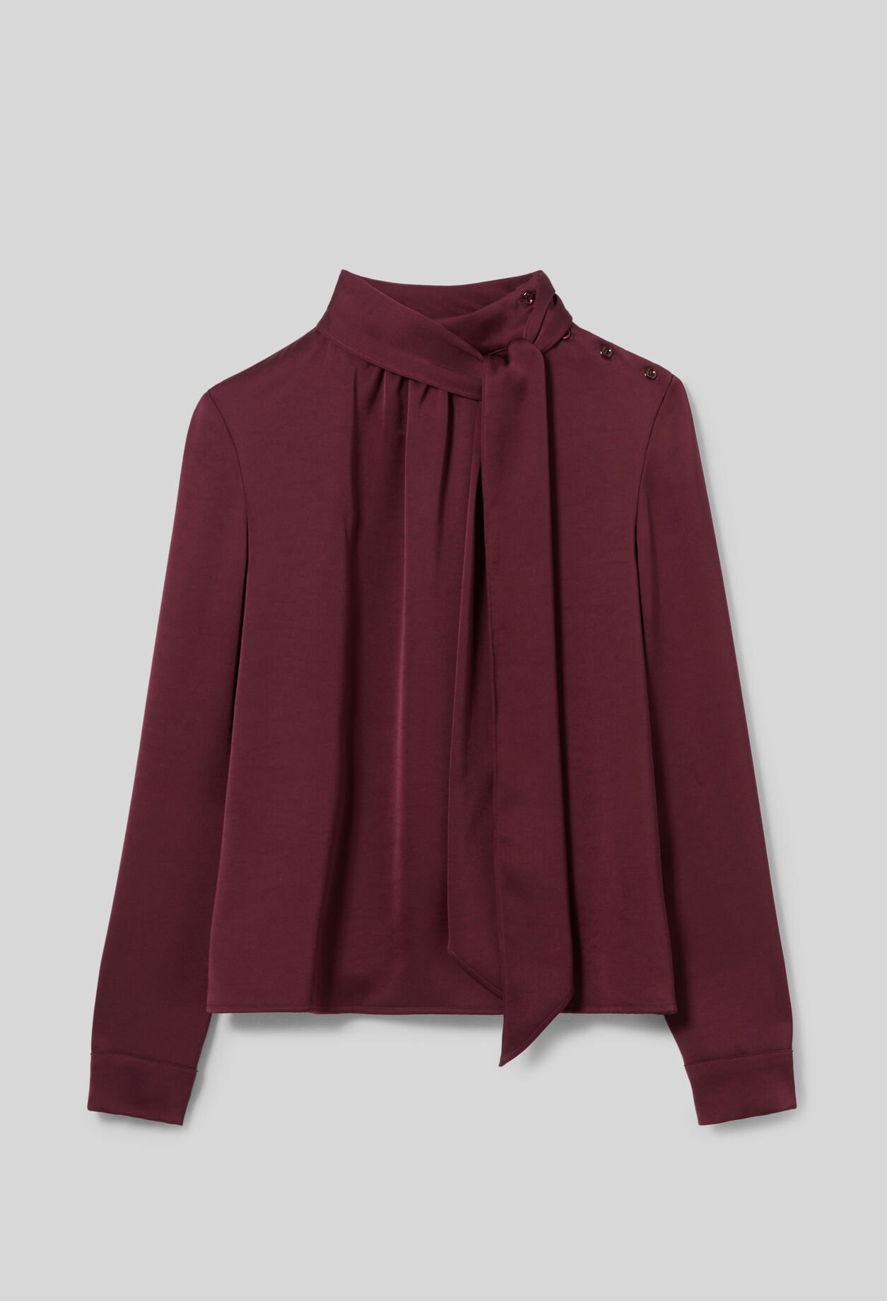 Flowy blouse with lavallière collar