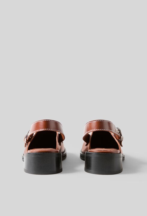 Topstitched smooth leather clogs