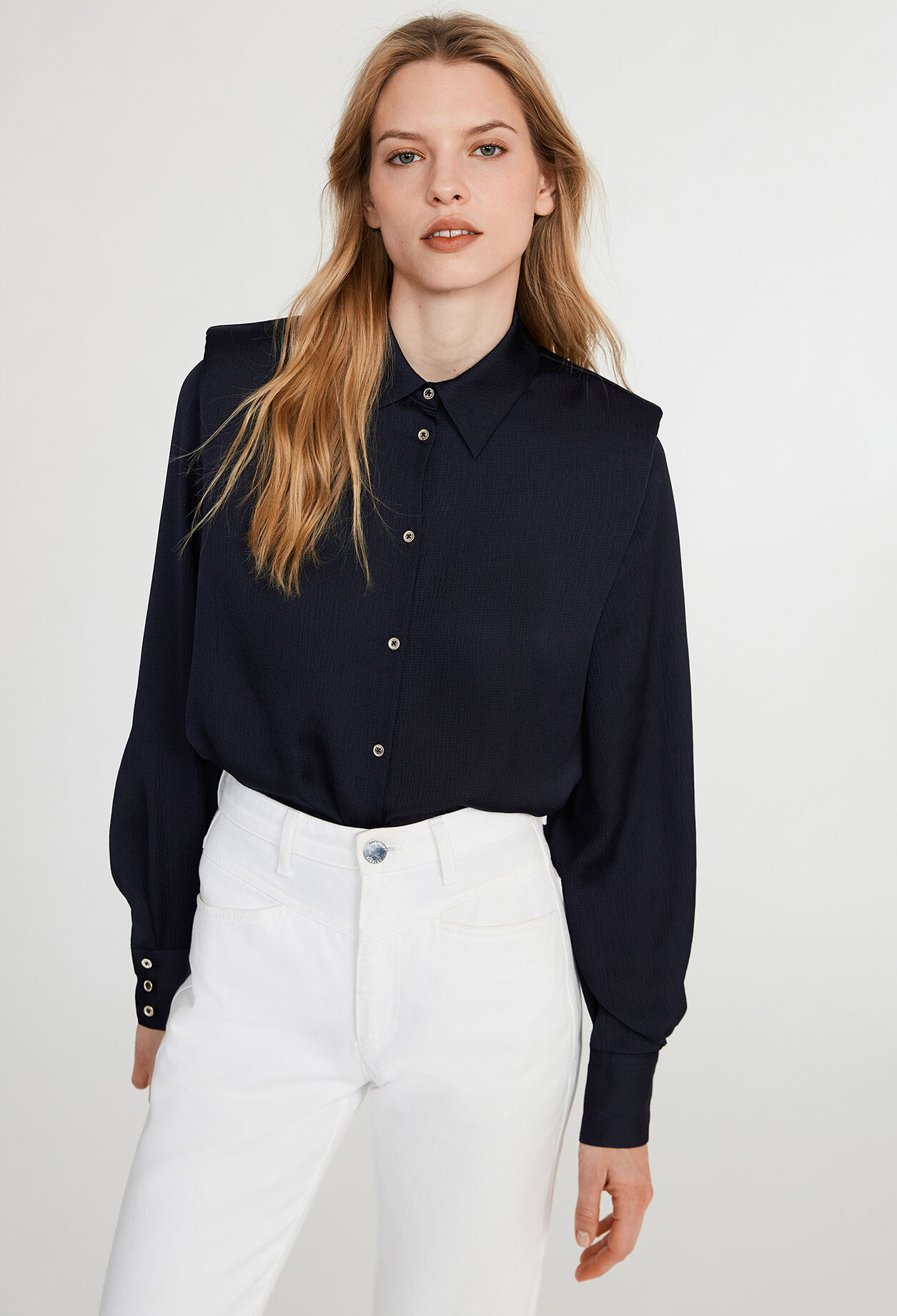 Black shirt with shoulder pads 2025