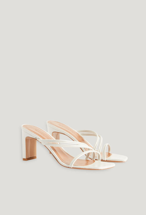 Fine mother-of-pearl strap sandals